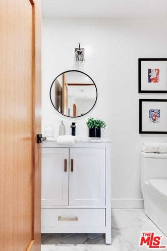 14322 Collins St, Van Nuys CA  91401-4612 exterior