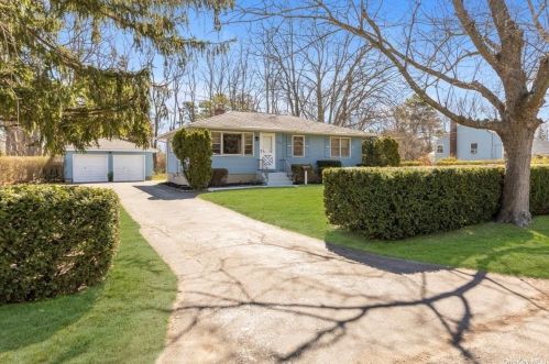 1393 Manor Ln, Bayshore, NY 11706-3737