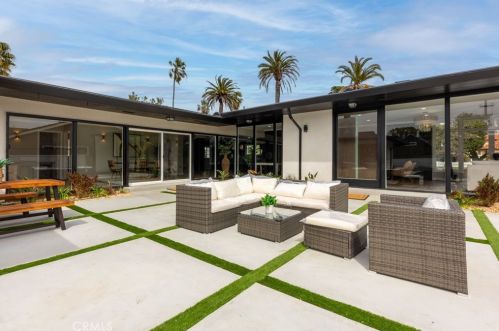 3841 Pacific Ave, Long Beach CA  90807-3227 exterior