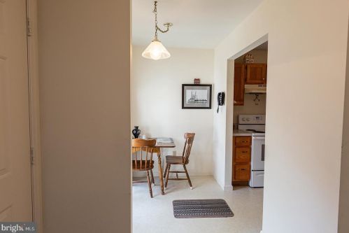 18 Townsend Ct, Lancaster PA  17603-6797 exterior