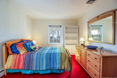 33 Sunset Hill Rd, Brookfield Center CT  06804-3448 exterior