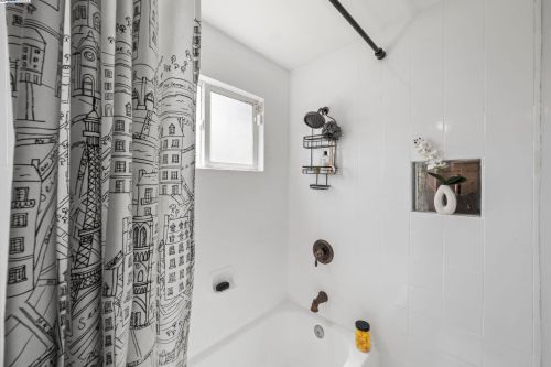 6035 Holway St, Oakland CA  94621-4137 exterior