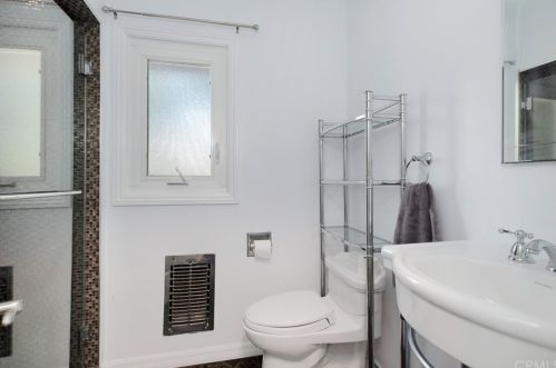 3315 Laurel Canyon Blvd, North Hollywood CA  91604-4133 exterior