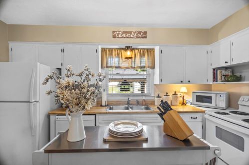 400 Woodland Dr, New Ellenton SC  29809-2802 exterior