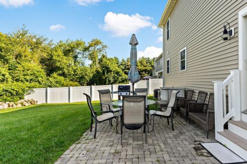 41 Orlando Dr, South Kingstown RI  02882-4416 exterior