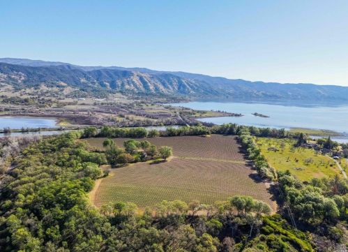 180 Mackie Rd, Lakeport, CA 95453-6005