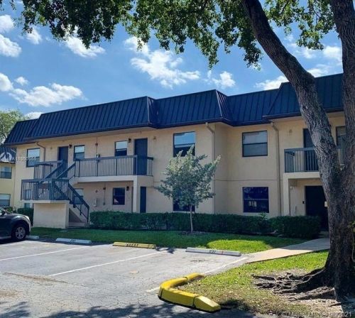 9117 1st St, Hollywood, FL 33024-6408