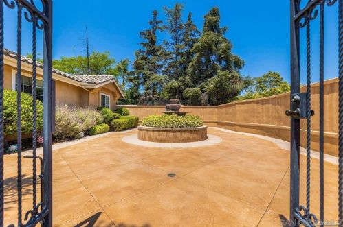 613 Marazon Ln, Vista, CA 92081-6359