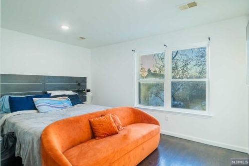 69 13 St, Newark NJ 07107-1108 exterior