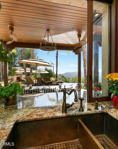 5320 Ivafern Ln, La Canada CA  91011-2811 exterior