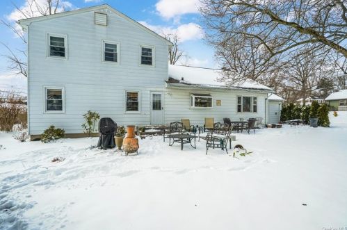 42 Avondale Rd, White Plains NY  10605-4641 exterior