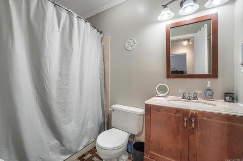 34 Larch Ct, Fishkill NY  12524-2626 exterior