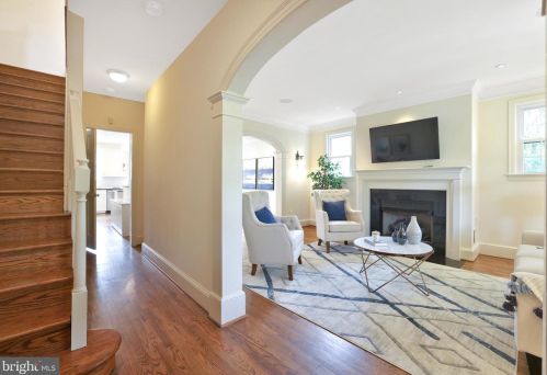 2334 39th St, Washington, DC 20007-1722