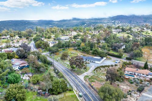 2855 Victoria Dr, Alpine CA  91901-3669 exterior