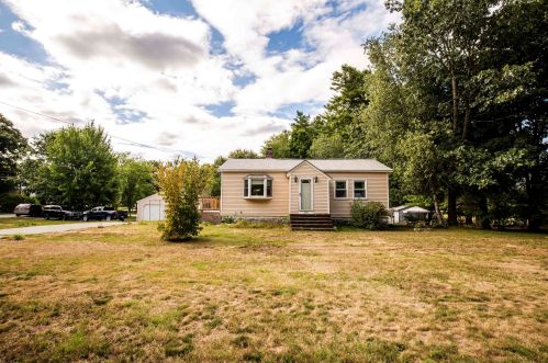 208 Lawrence Rd, Salem NH  03079-3905 exterior