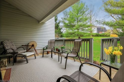 25 Coachlight Dr, Chatham Township NJ  07928-1793 exterior