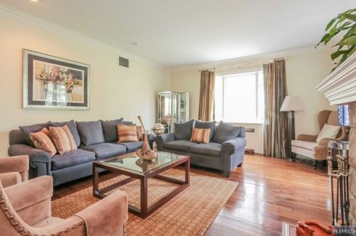 960 Lincoln Pl, Teaneck NJ  07666-2608 exterior