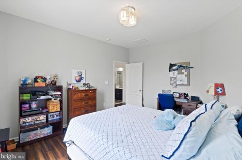 13846 Estate Manor Dr, Gainesville VA 20155-5951 exterior