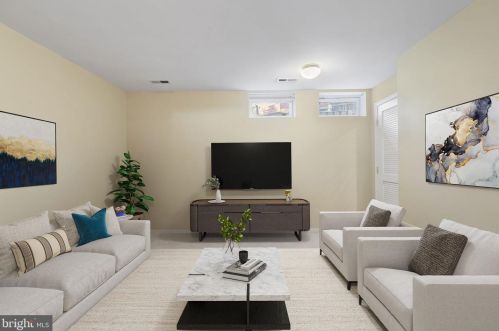 1260 Corbett Pl, Woodbridge VA  22191-1045 exterior