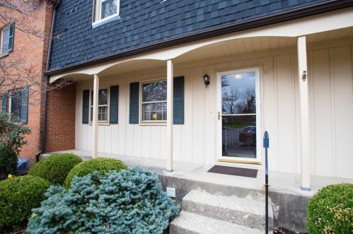 19 Creekwood Sq, Cincinnati, OH 45246-3838