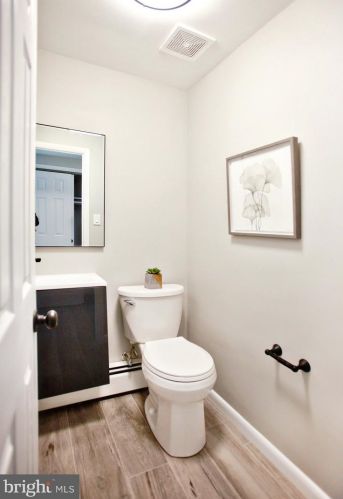 808 Sycamore Dr, Lansdale PA  19446-3128 exterior