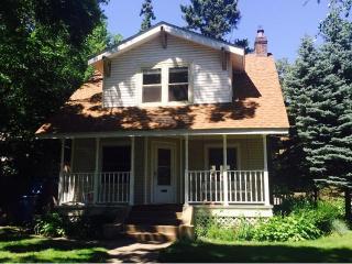 2132 Mount View Ave, Minneapolis, MN 55405-2057