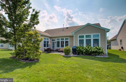 19 Ambrose Dr, Columbus NJ  08022-2305 exterior