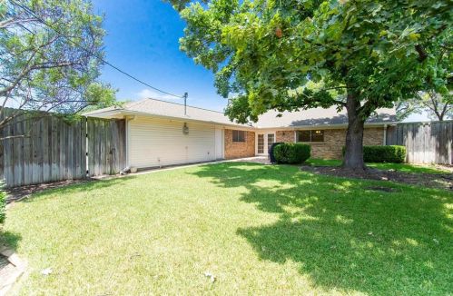 1309 Melrose Dr, Richardson TX  75080-3739 exterior