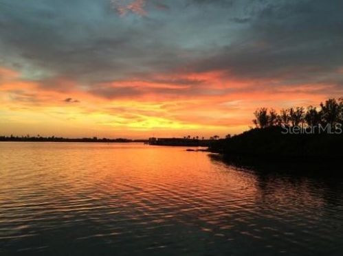 11523 48th Ave, Saint Petersburg, FL 33708-2711