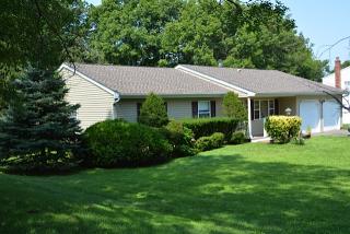 40 Roosevelt Ave, Selden, NY 11784-3532