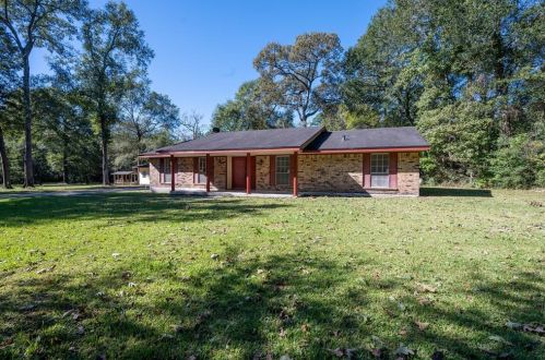 4721 Whipporwill Rd, Conroe, TX 77303-5083
