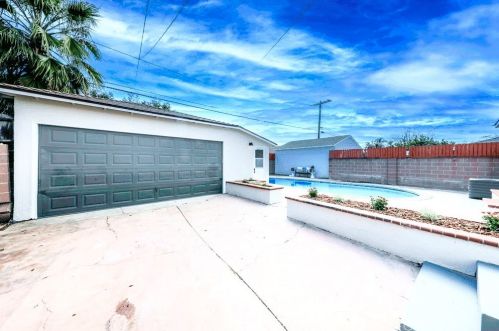 2512 Deerford St, Lakewood CA  90712-3356 exterior