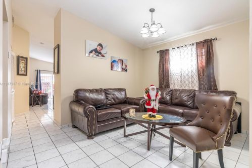 7645 34th Ln, Hialeah, FL 33018-5015