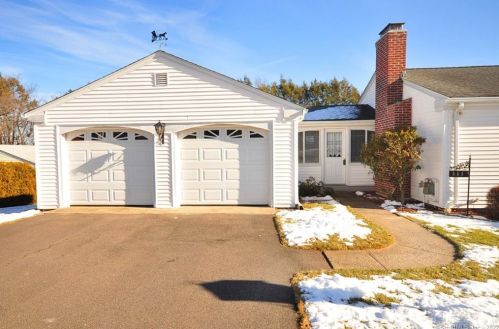 111 Concord Rd, Manchester, CT 06042-1723