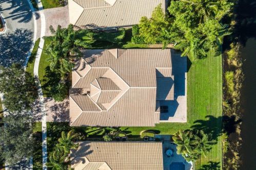 7038 Great Falls Cir, Boynton Beach FL  33437-3998 exterior