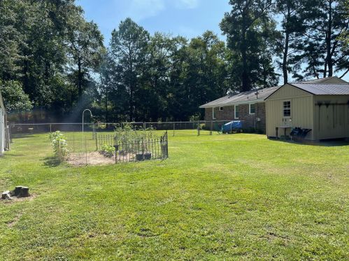 140 Oakland Dr, Kingstree SC  29556-1810 exterior