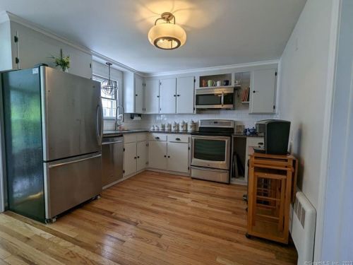 5 Guernsey Rd, Bloomfield CT  06002-3401 exterior