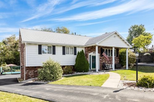 109 June Dr, Mckeesport, PA 15133-3739