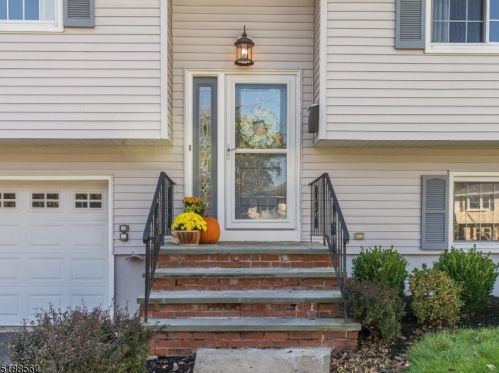 16 Stewart Dr, Greystone Park, NJ 07950-1601