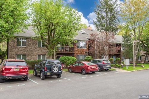 2 Tulip Cres, Little Falls NJ  07424-5624 exterior