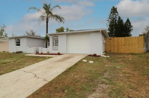 9720 Rainbow Ln, Port Richey, FL 34668-4166