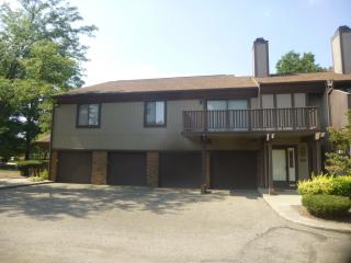 4555 Saint James Cir, Canton, OH 44708-1543
