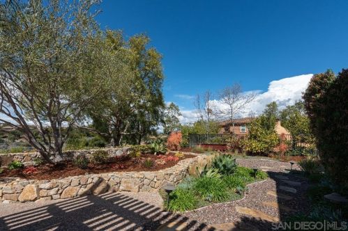 8458 Lower Scarborough Ct, San Diego CA 92127-6119 exterior