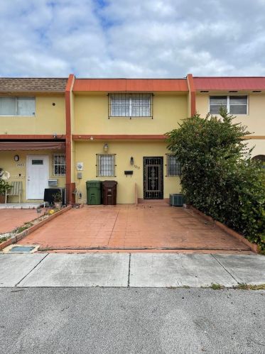 1915 72nd St, Hialeah, FL 33014-4448