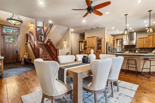 14549 Davos Dr, Truckee CA 96161-7165 exterior