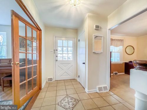 361 Fairhill Dr, Southampton, PA 18966-1368
