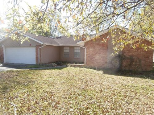 11 Enchanted Oaks St, Orange, TX 77630-3028