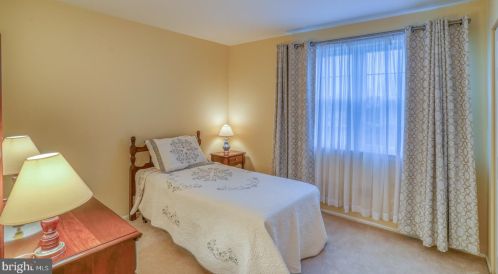 42 Saratoga Dr, New Castle DE  19720-4232 exterior