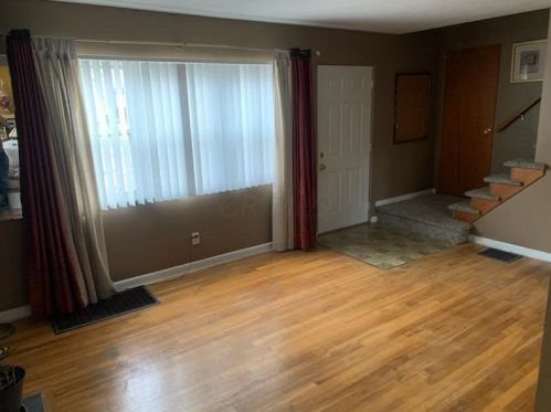 4111 Ashgrove Dr, Darbydale, OH 43123-3377