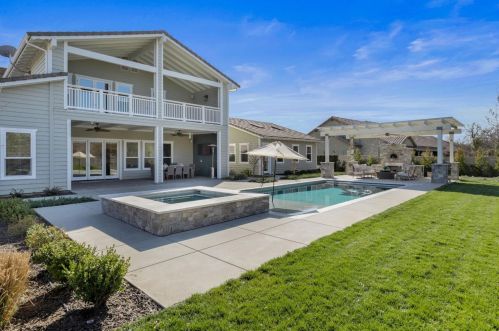 10817 Goldsborough Cir, Valley Home CA 95361-7649 exterior